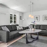 Three-bedroom In Casa vacanze Klemensker