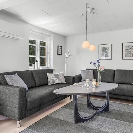 3 Bedroom Cozy In Holiday home Klemensker