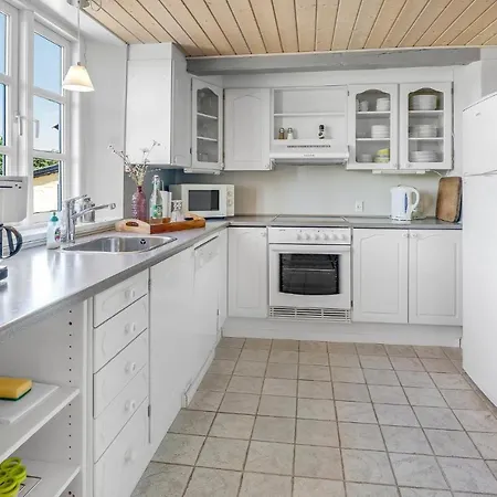 Three-bedroom In Klemensker