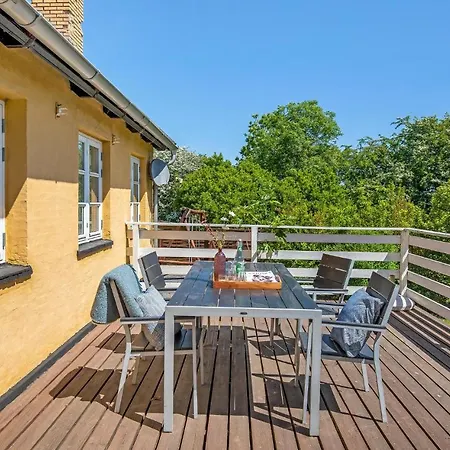 Three-bedroom In * Klemensker