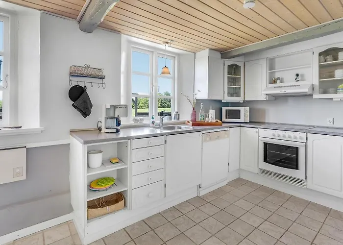Three-bedroom In Klemensker